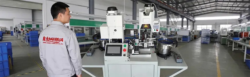 Machine d'insertion de boîtier de sertissage de bornes à double extrémité