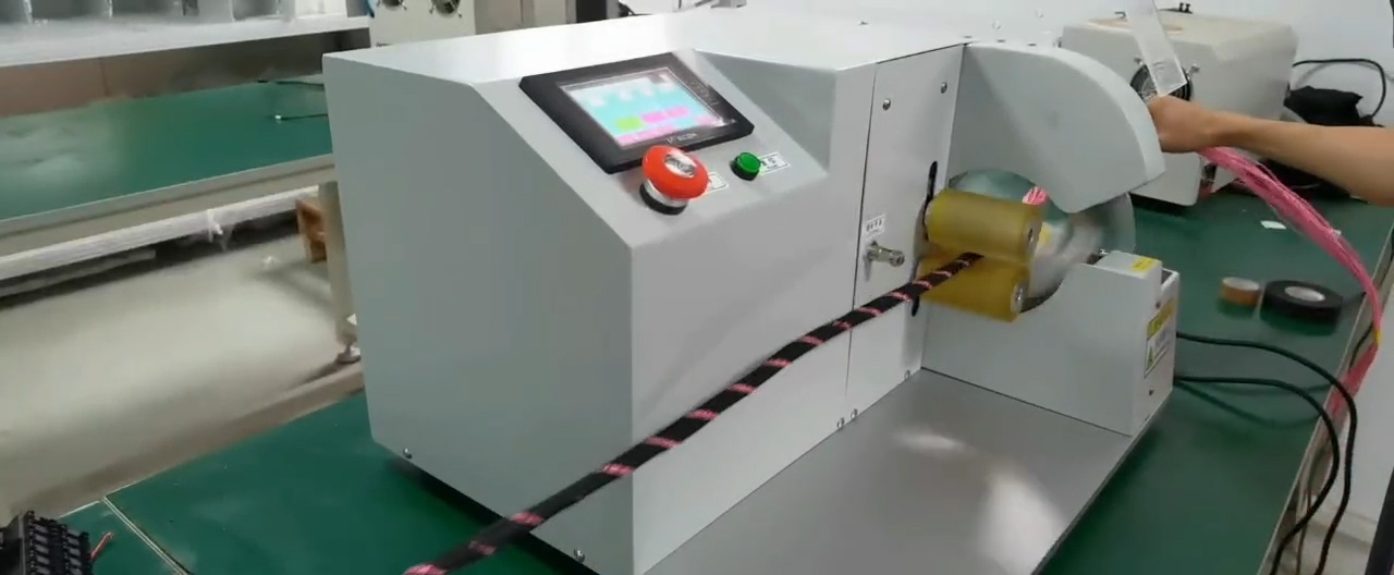 Machine d'enroulement de ruban adhésif intelligent à espacement spiralé - Enroulement précis pour faisceaux de câbles