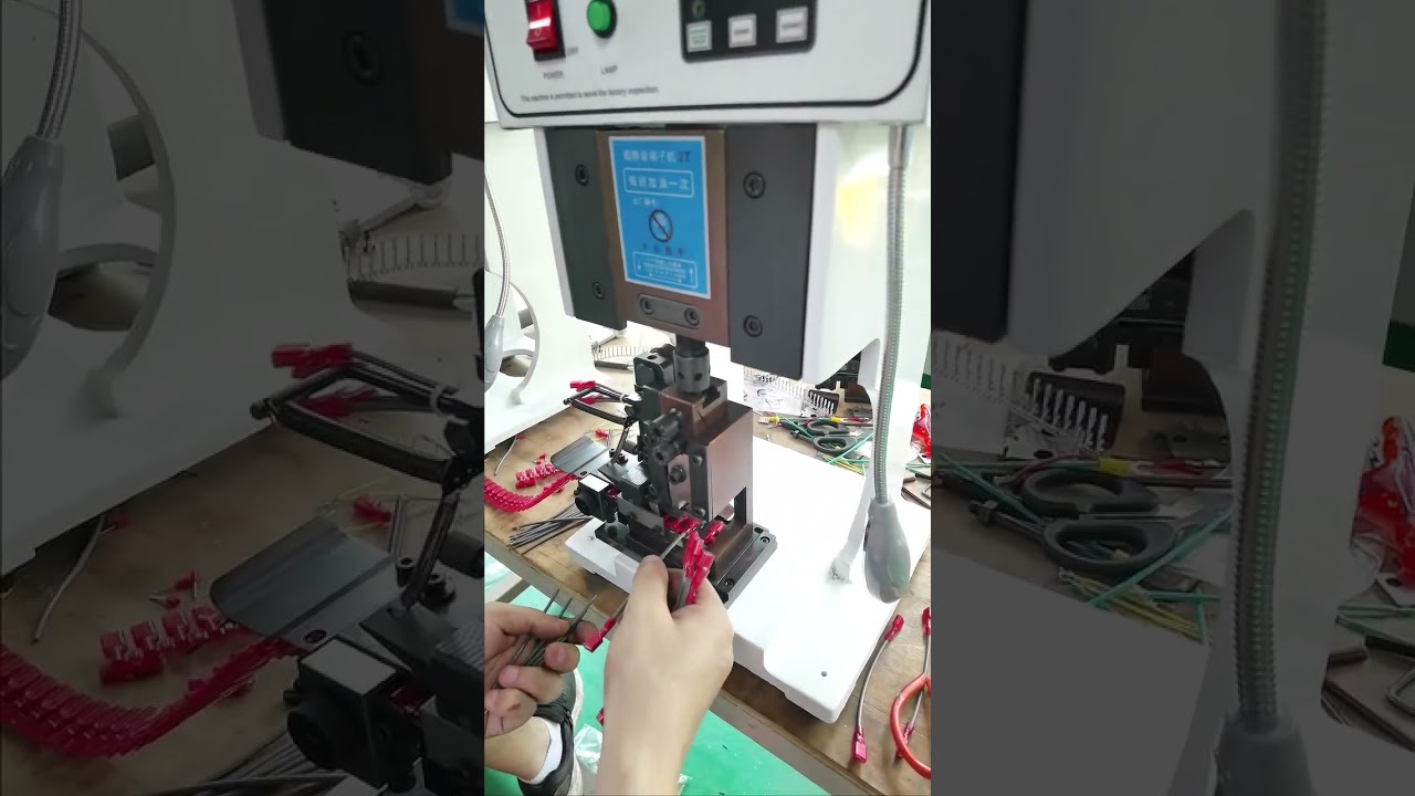 Machine à bornes 110V 2T – Vidéo de démonstration pour export pur #machine #dénudeurdecâbles #usine