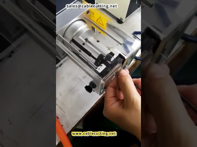 Machine à dénuder les câbles coaxiaux – Automatique et de précision