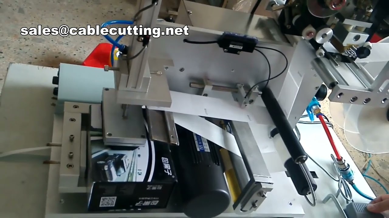 Machine manuelle d'étiquetage et d'impression pour bouteilles carrées sur surface plane - Démonstration