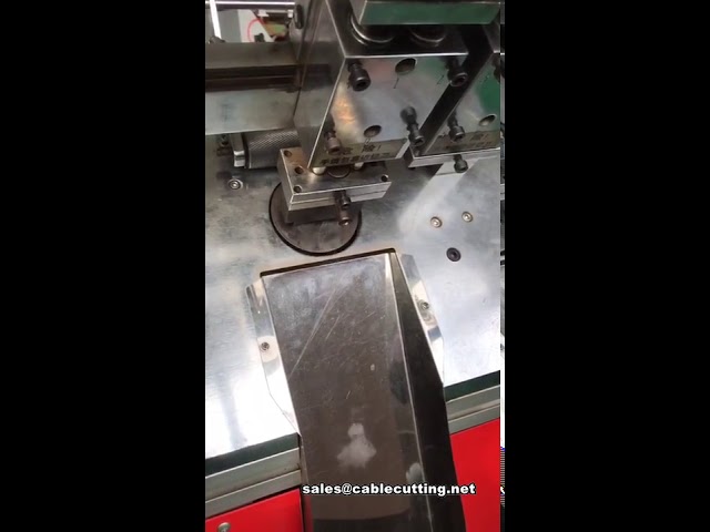 Machine de découpe ultrasonique pour ceintures de sécurité et rubans d'angle - Précision et automatisation