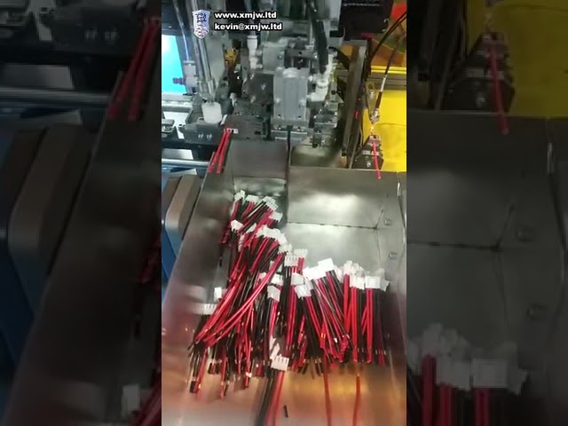 Machine entièrement automatique à tête unique pour dénuder et insérer des cosses