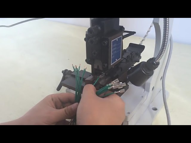 Sertisseuse automatique : machine à sertir les ferrules et embouts de câbles