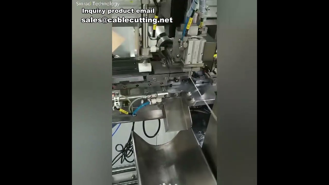 Machine d'insertion de terminaux, machine de sertissage et d'insertion de boîtiers, machine d'insertion de broches