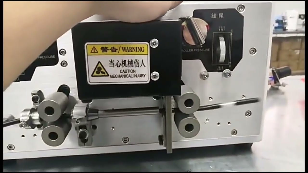Machine automatique de coupe et dénudage de câbles multiconducteurs gainés (Ø ≤ 6 mm)