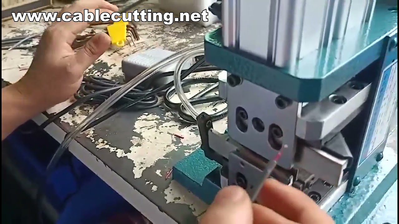 Machine de dénudage, dégainage et coupe de fils - Automatisation industrielle efficace