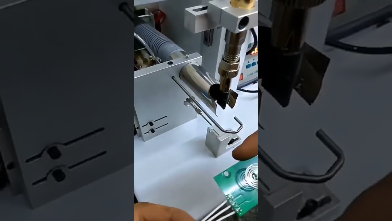 Machine de fabrication de câbles USB semi-automatique - Soudeuse de précision pour connecteurs