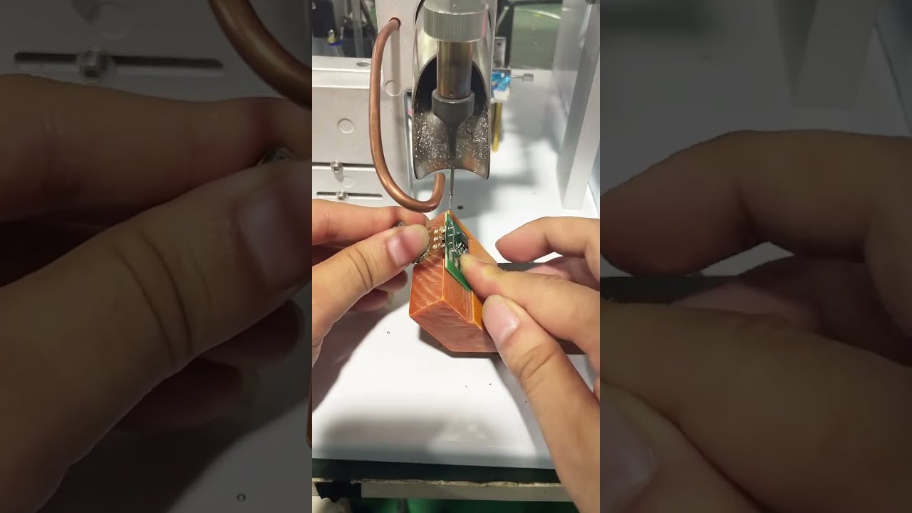 Machine à souder semi-automatique pour potentiomètre et petite carte PLC #usine #machine
