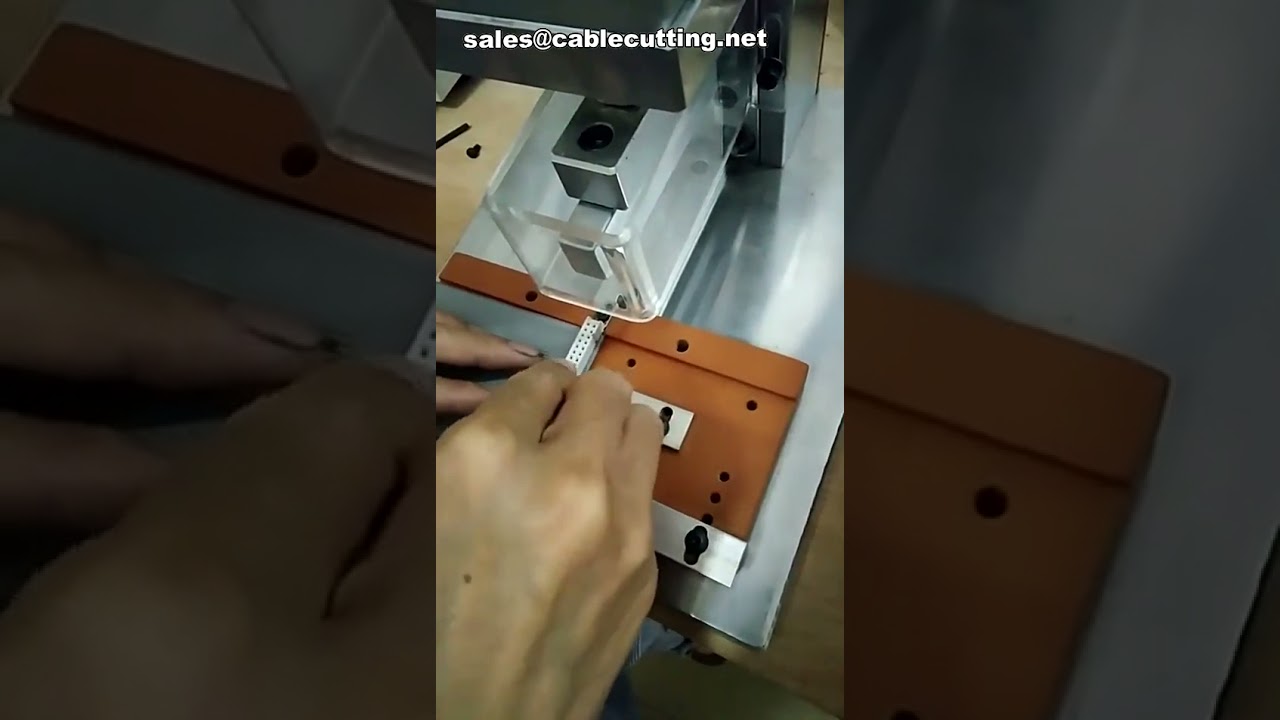 Machine à presser et sertir les câbles IDC – Démonstration industrielle