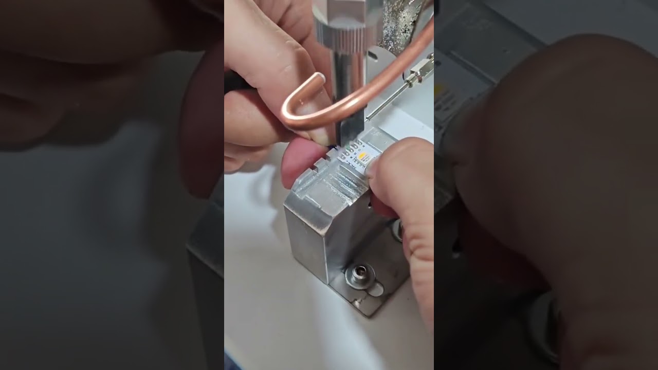 Machine à souder semi-automatique : soudez 5 points en une seule fois #usine #machine #outils