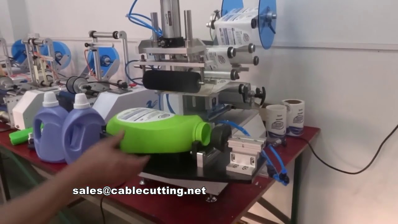 Machine d'étiquetage pour bouteilles plates de shampoing liquide PE et liquide vaisselle