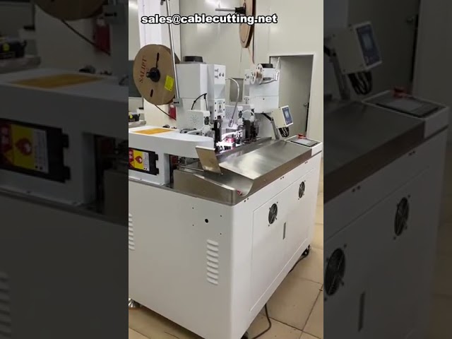 Machine automatique de sertissage de cosses et insertion de gaines thermorétractables