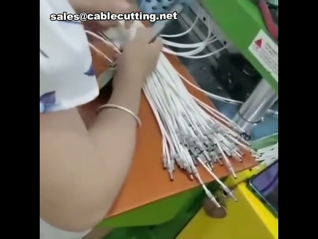 Machine de moulage par injection de câbles MP4 - Injection plastique de précision pour câbles de données