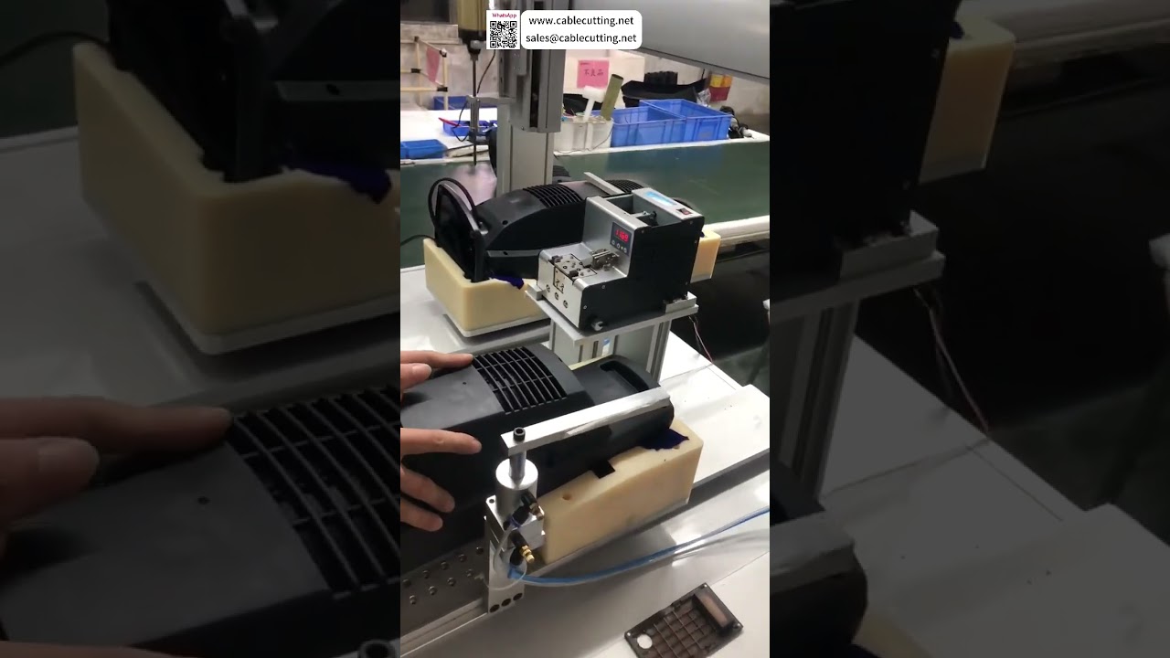 Test de machine de vissage automatique pour trous profonds - Équipement d'automatisation d'usine - Assemblage intelligent