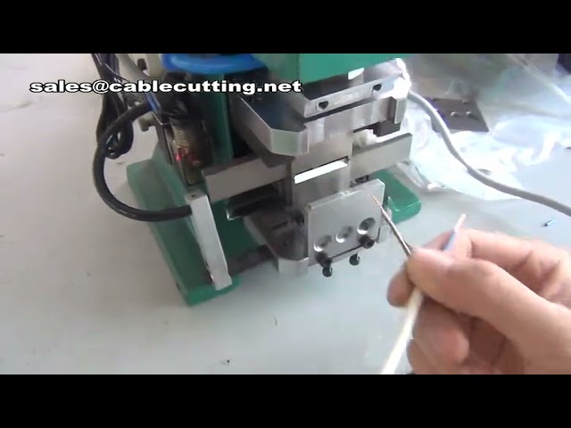 Machine semi-automatique à dénuder, peler et tordre les câbles en cuivre