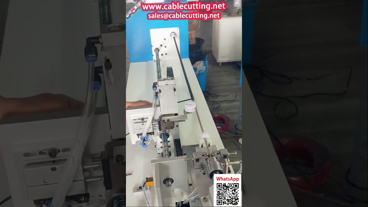 Machine automatique de bobinage et de mise en rangée de fil à ressort sur mesure