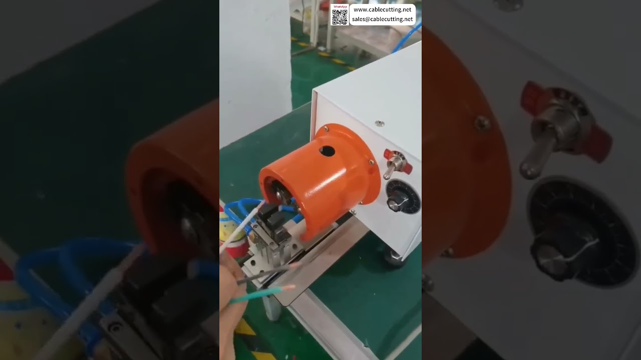 Machine intégrée de dénudage et torsadage : opération de précision à coupe nette - Méthodes d'usine