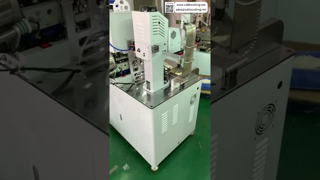 Système de production en usine pour insertion de fiches étanches avec double sertissage et sortie unique automatisée - Version courte
