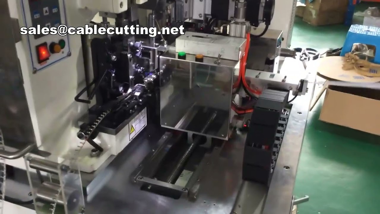 Machine à sertir les bornes pour fils plats : performance et automatisation