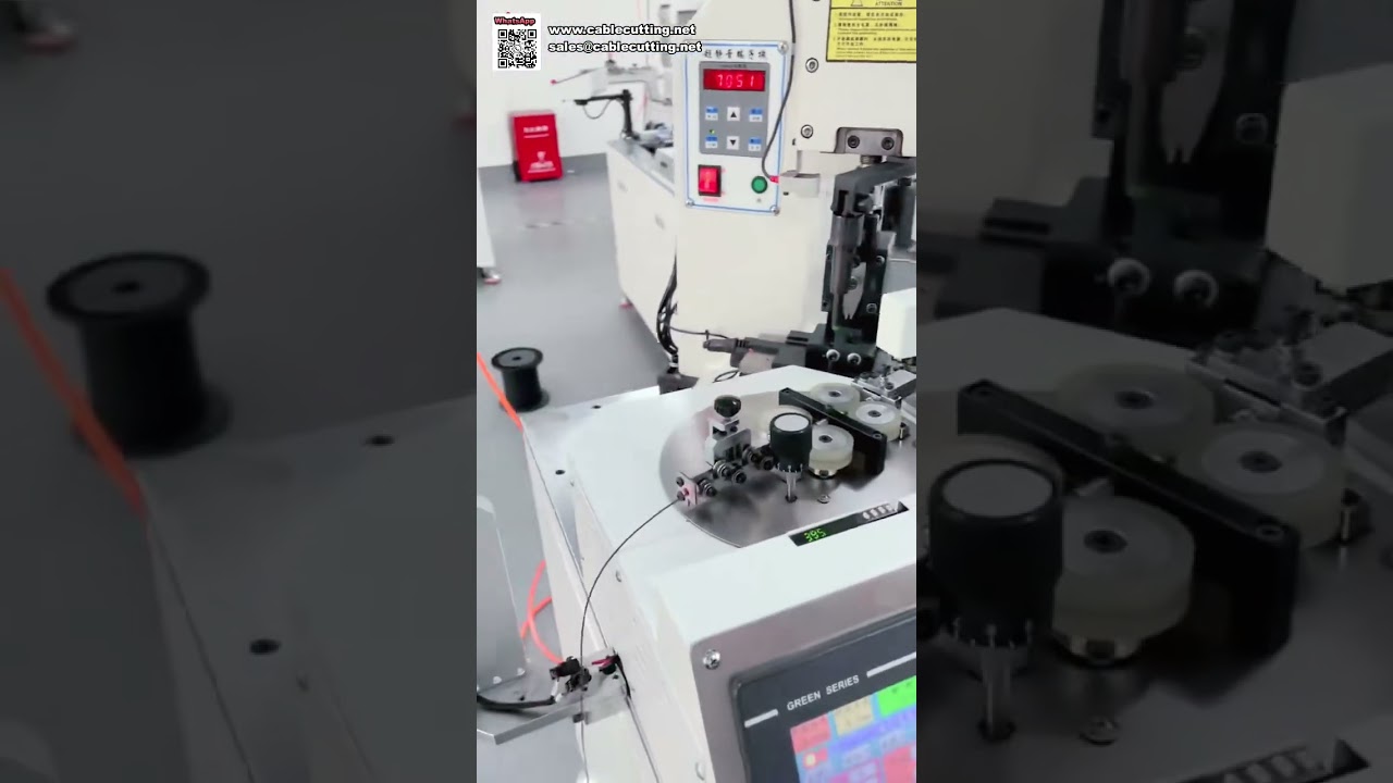 Machine à sertir les cosses tubulaires haute compatibilité pour assemblage de faisceaux électriques