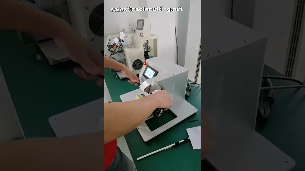 Machine d'enrubannage et de bobinage pour câbles et faisceaux