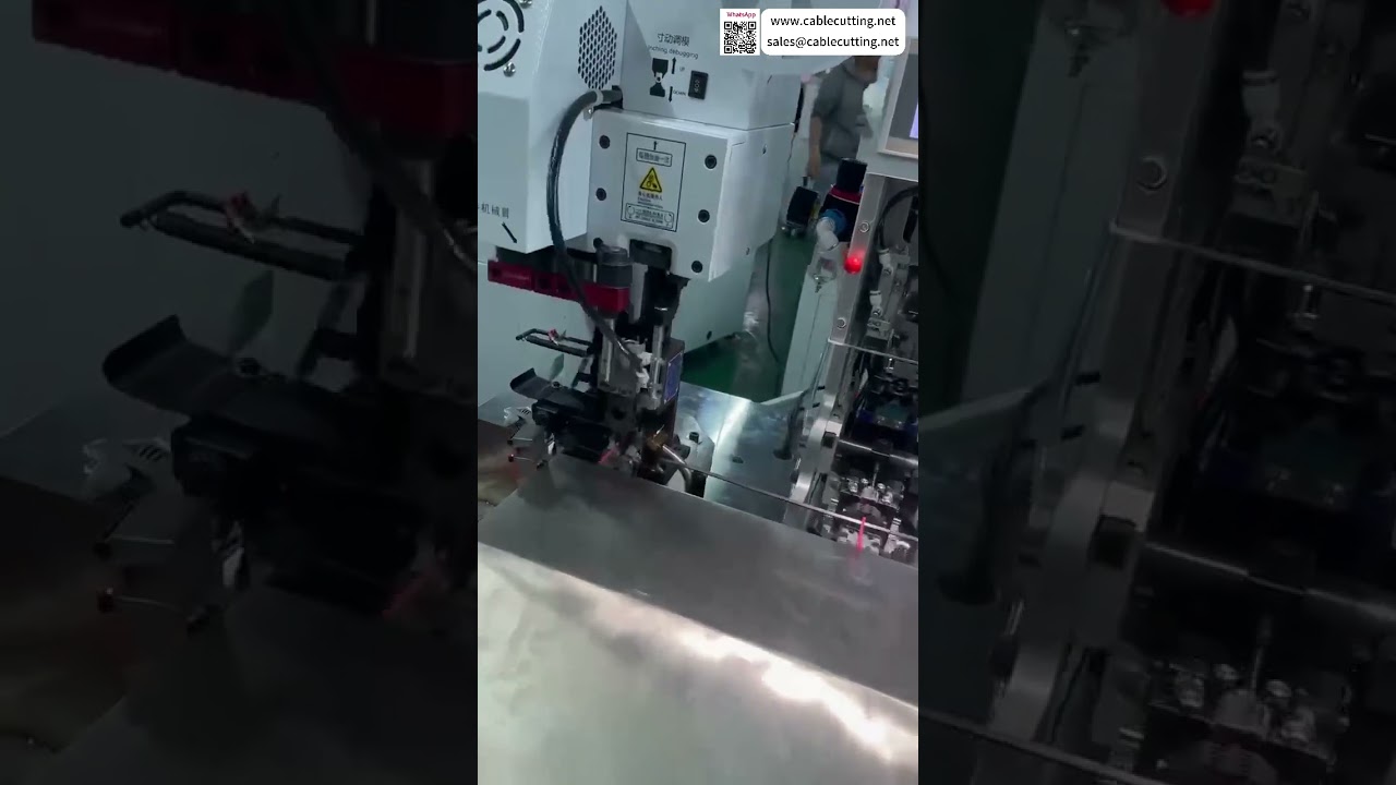 Kit d'outils et de configuration pour machine automatique à double tête de sertissage et insertion de fiches étanches uniques