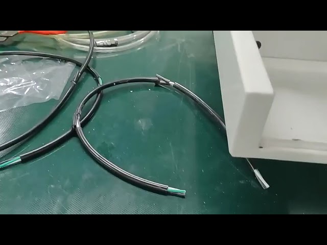 Machine de fabrication de guirlandes lumineuses LED – Dénudage et coupe centralisés pour lampes de patio