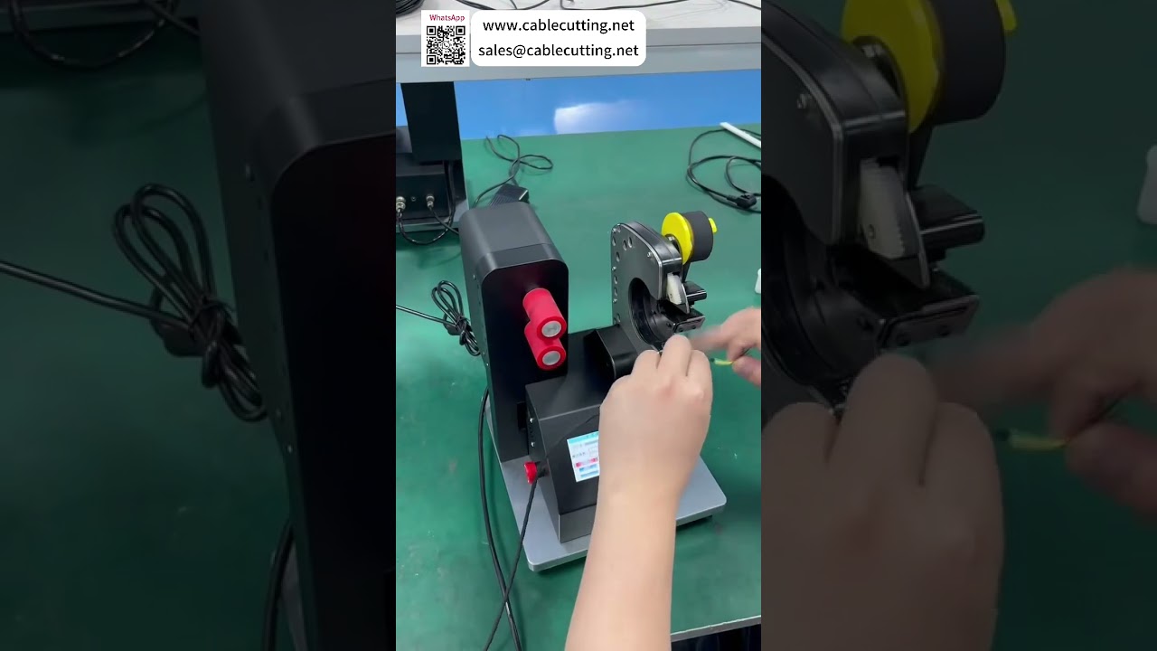 Machine automatique d'alimentation et de rubanage pour production sans soudure de paires torsadées de cinq mètres