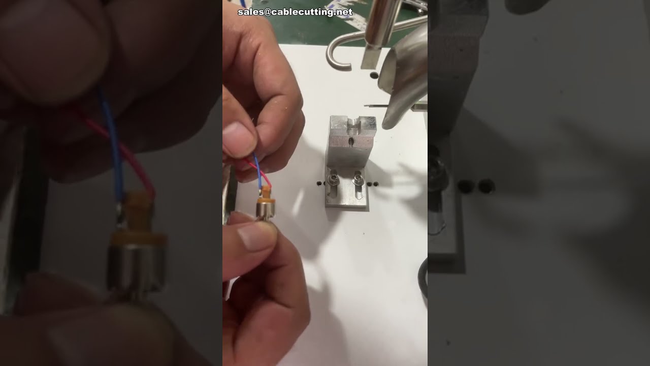 Machine de soudage pour connecteurs audio - Automatisation en usine #usine #machine