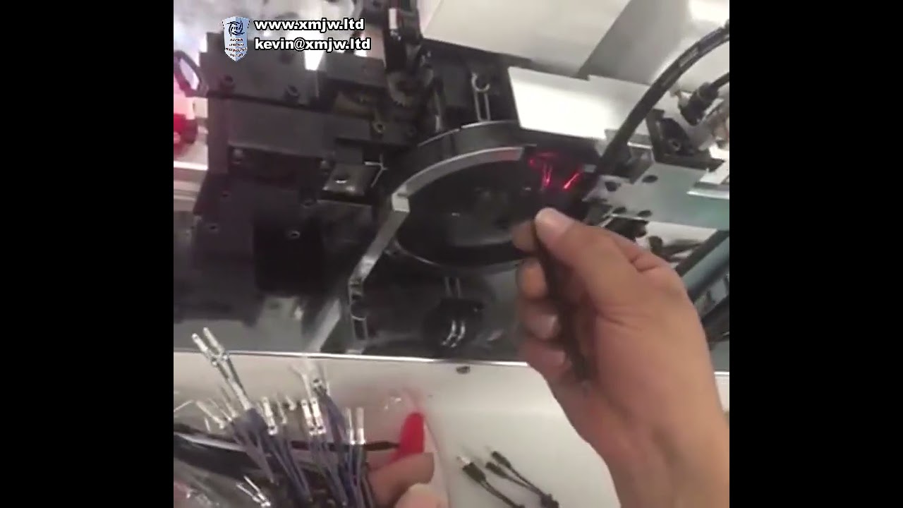 Machine semi-automatique de gaine thermorétractable avec écran tactile - Efficacité et précision