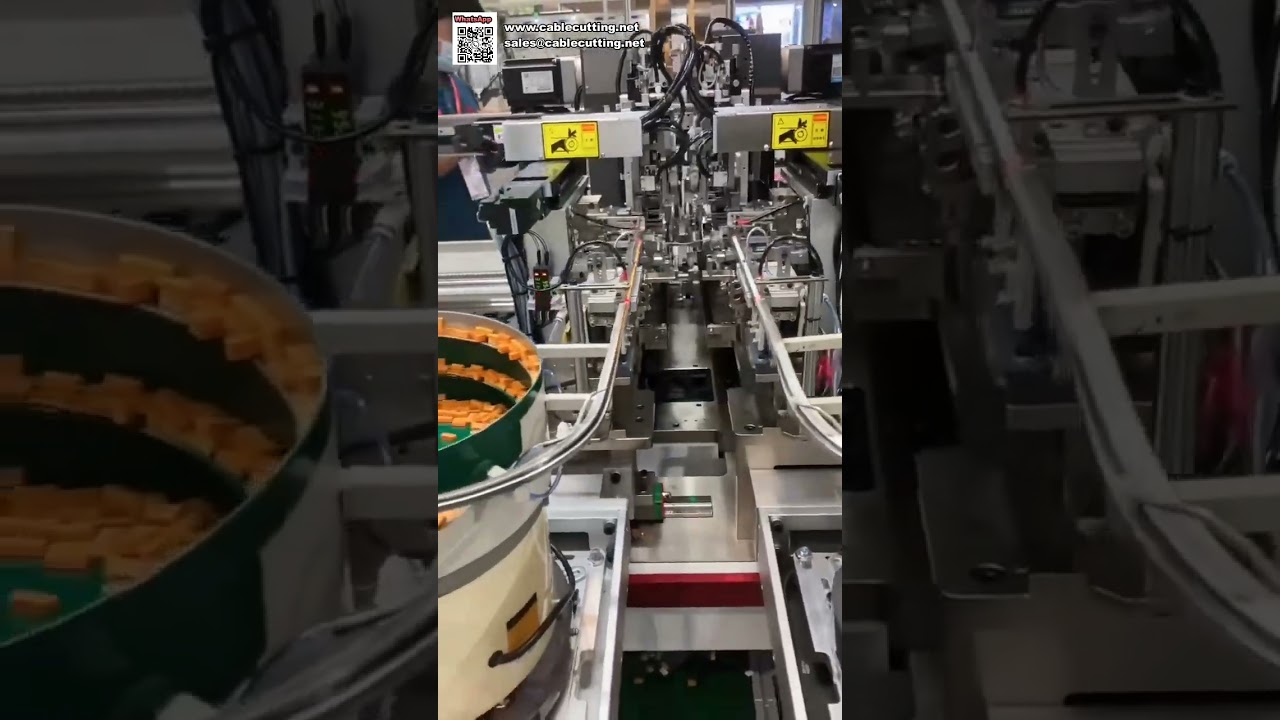 Machine intelligente de sertissage de bornes simples et doubles et d'insertion de boîtiers en plastique