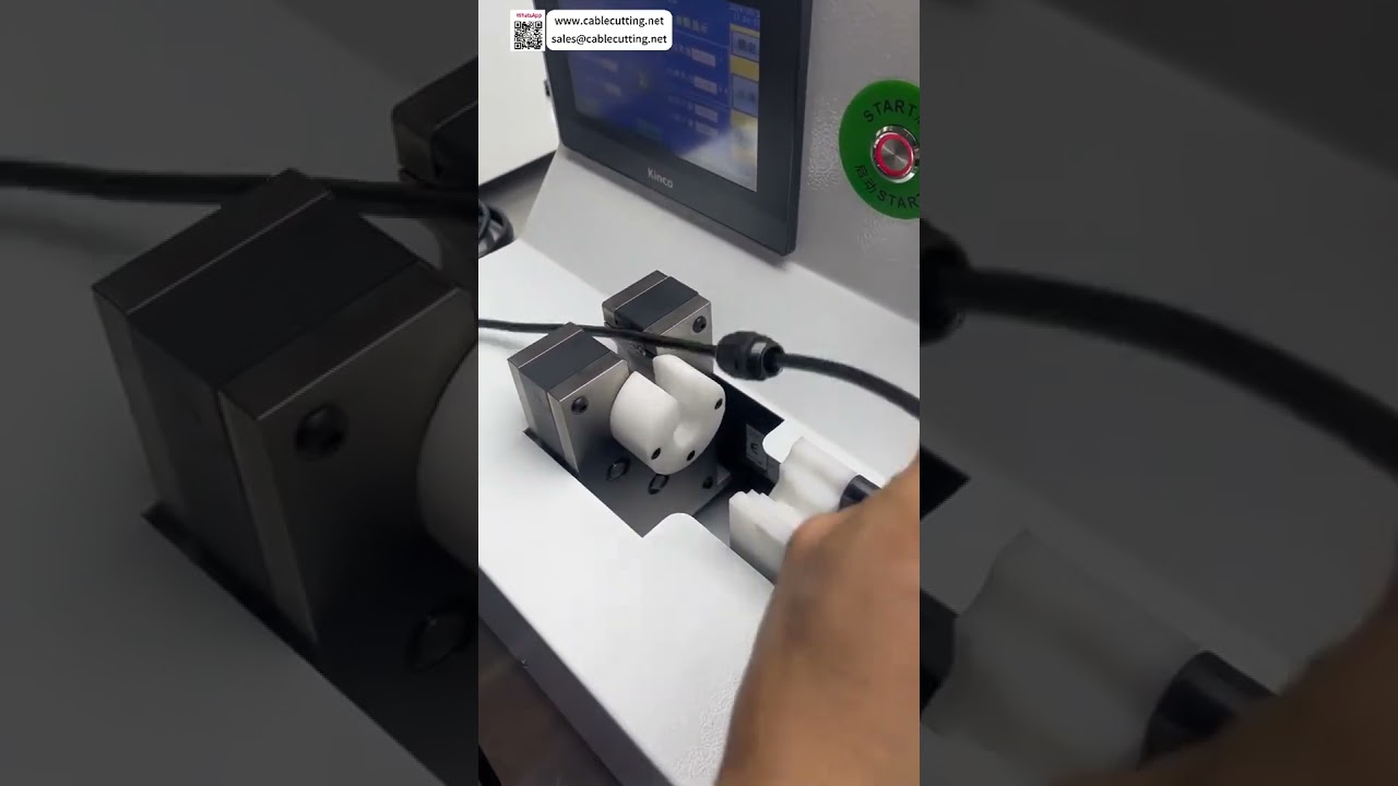 Machine à serrer les écrous version améliorée pour le traitement de câbles à connecteurs doubles