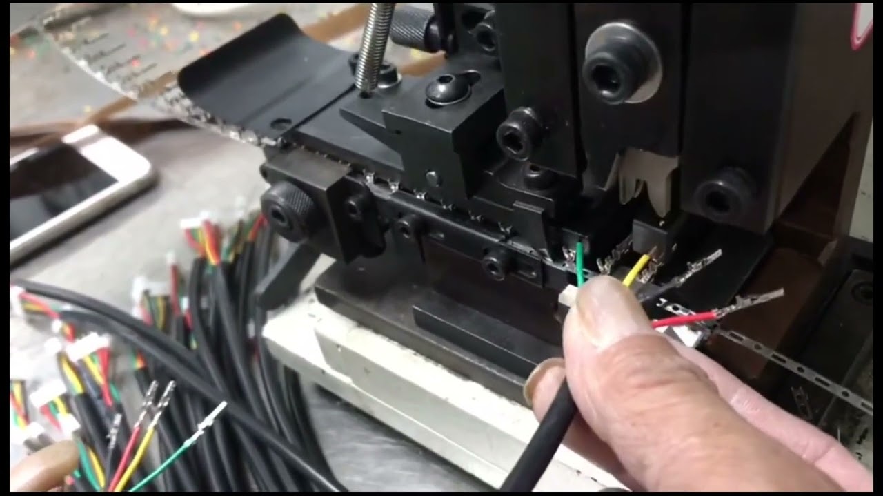 Machine de sertissage semi-automatique pour câbles cuivre à vendre