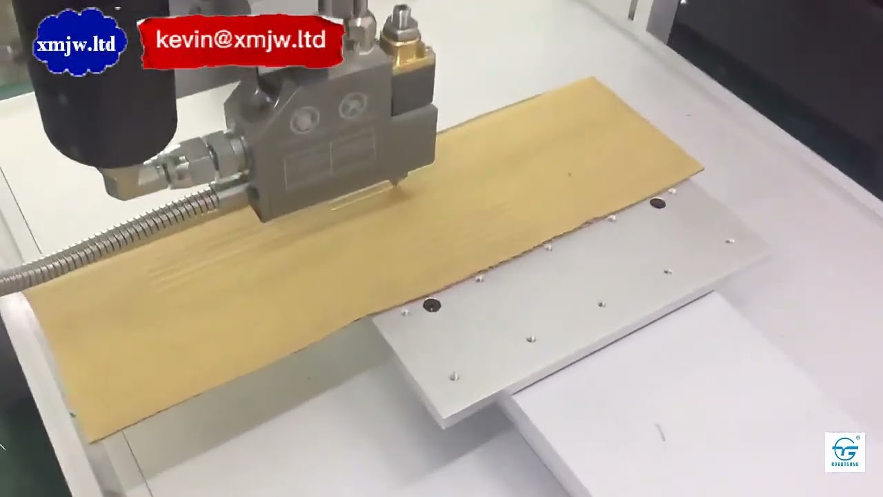 Robot distributeur de colle thermofusible : machine de dosage automatisé de précision