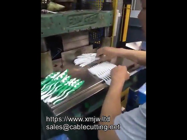 Machine de moulage par injection verticale 35 tonnes pour pièces en PP et PVC – Idéale pour petites séries