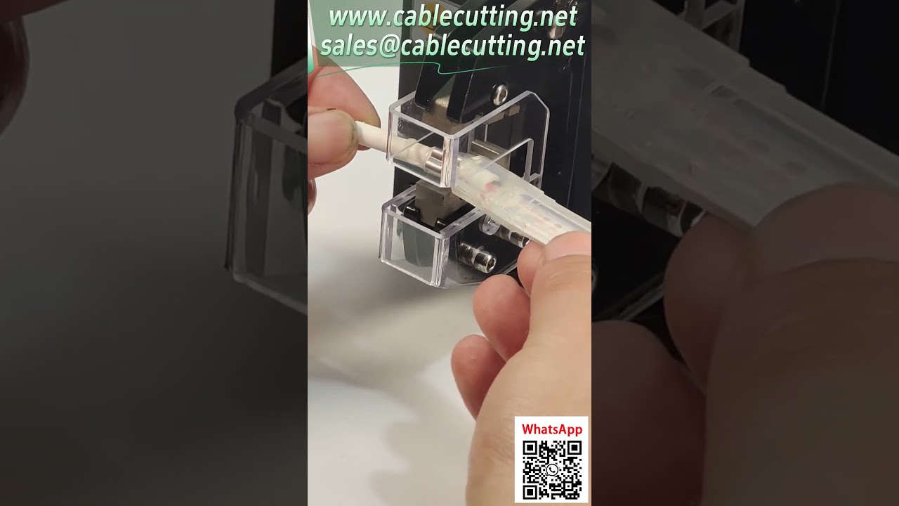 Crimp sur mesure pour formes spéciales d'accessoires de tubes lumineux