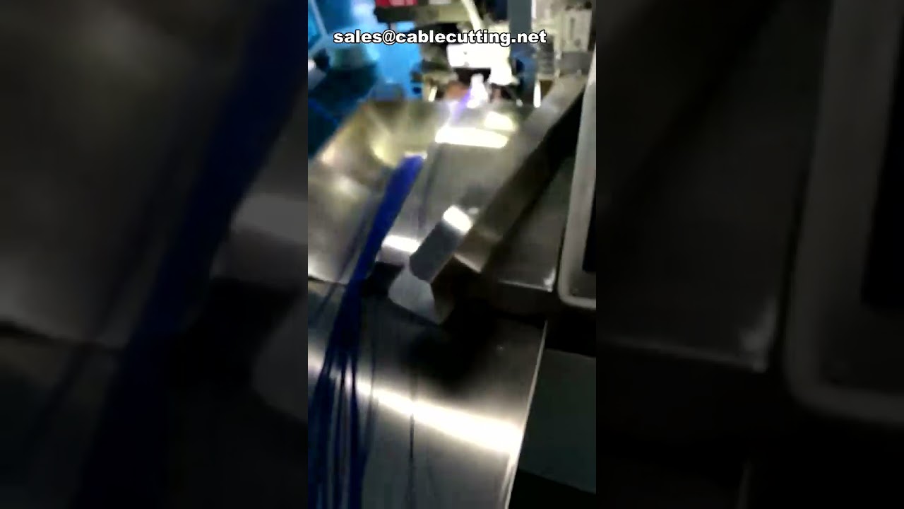 Machine à sertir automatique de terminaux : coupe, dénudage et sertissage de précision