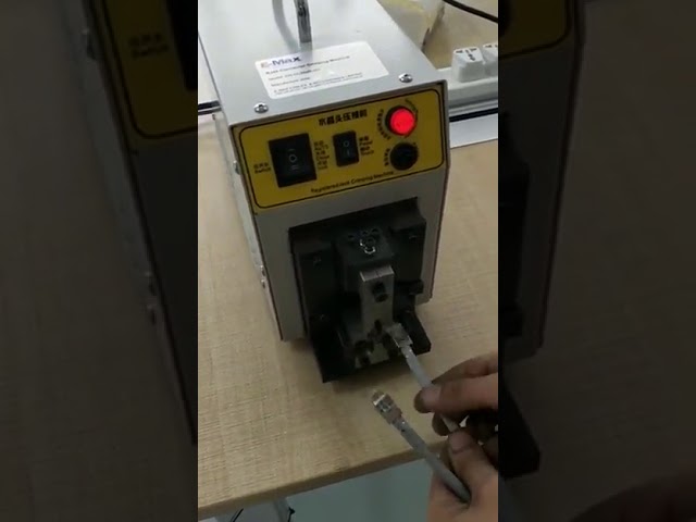 Sertisseuse RJ45 professionnelle : montage rapide et fiable des connecteurs Ethernet
