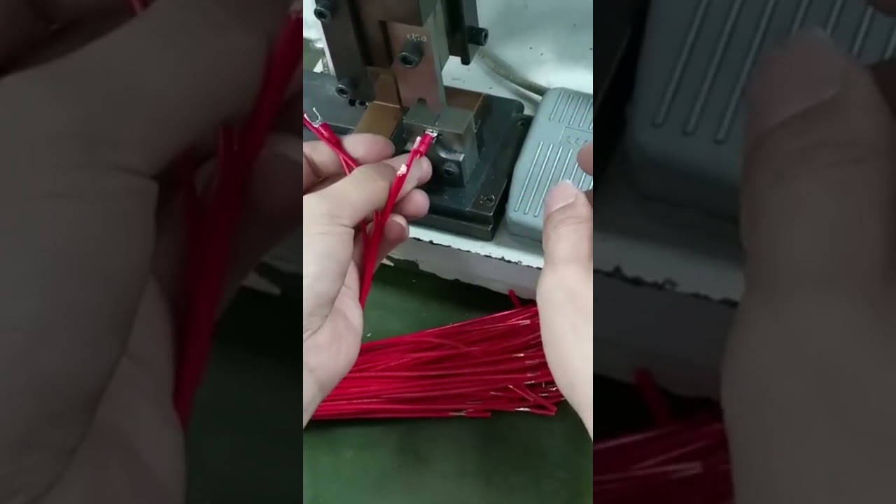 Machine à sertir les bornes 2.0T avec moule à grain unique | Équipement d'usine #usine #machine #outils
