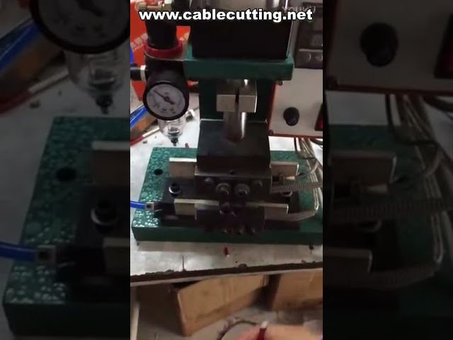 Dénudeur vertical à chauffage électrique - Machine de dénudage de fils et câbles industriels