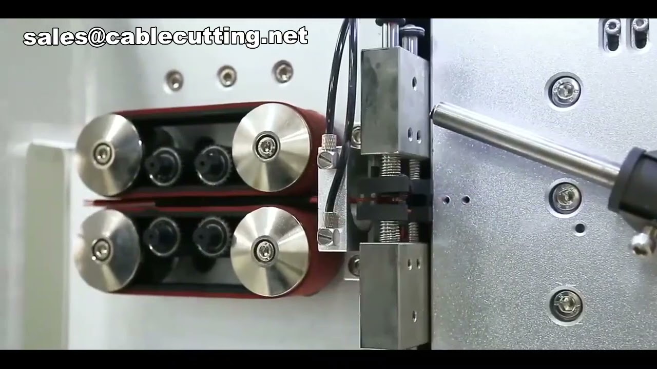 Machine de dénudage et coupe de câbles gainés - Dénudage des fils intérieurs intégré