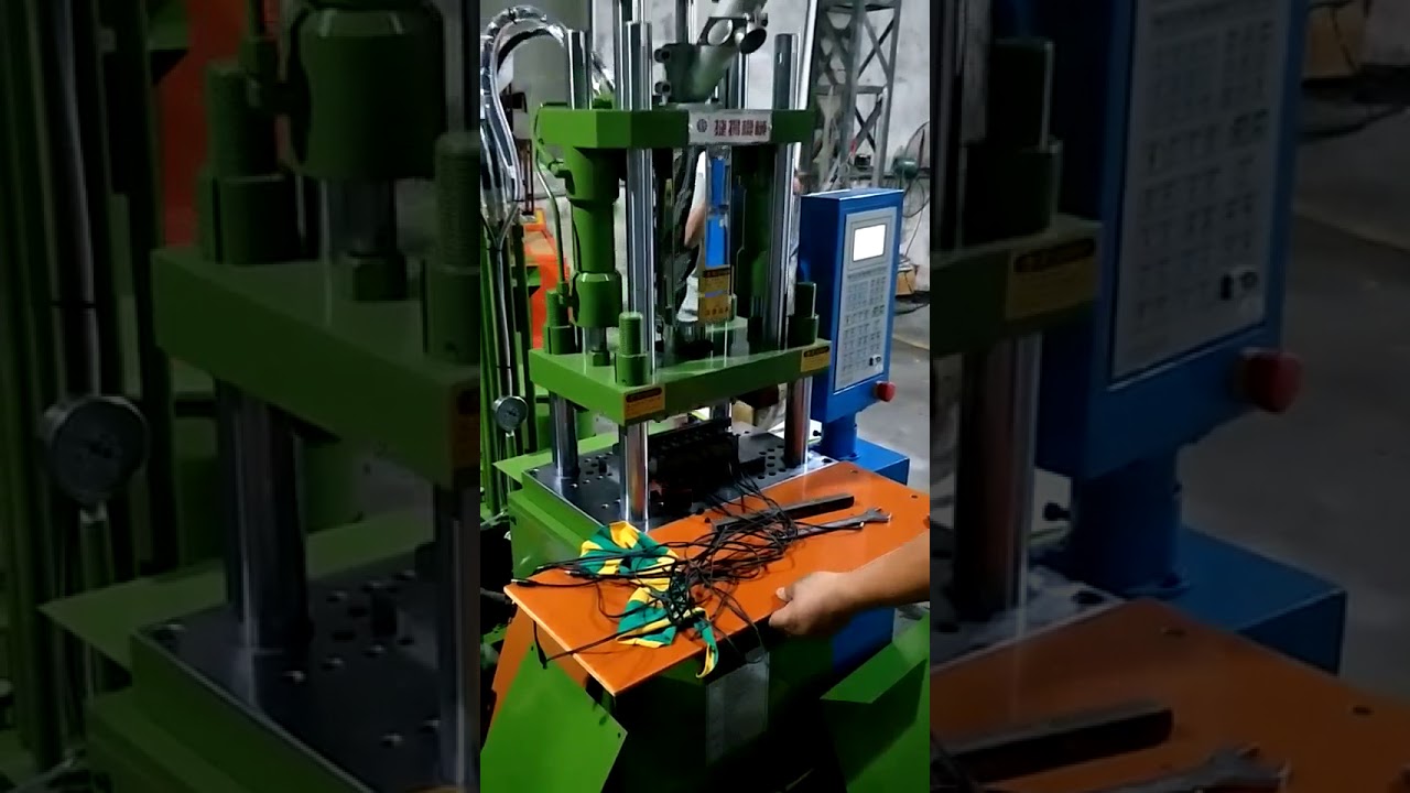 Machine de moulage par injection pour câbles de téléphone – Haute précision et automatisation