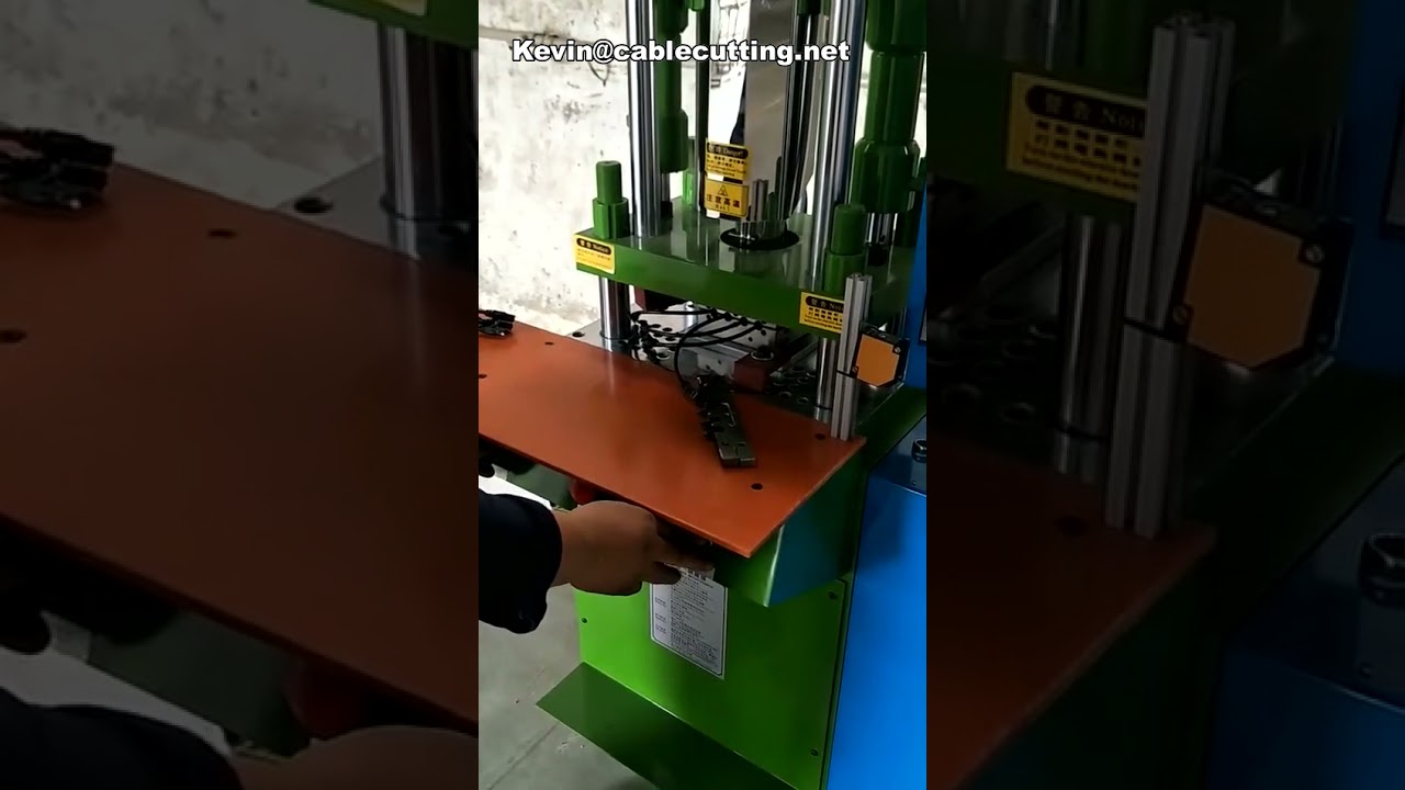Machine de Moulage 55 Tonnes pour Couverts Plastique – Fourchettes, Couteaux, Cuillères